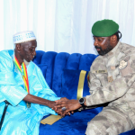Mali: Solidarity as the foundation of governance, General Assimi Goïta’s powerful gesture in tribute to elders